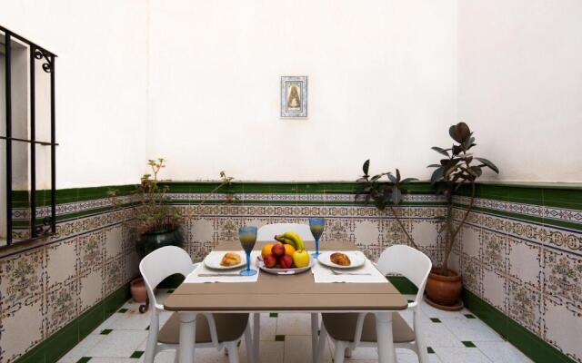 Picasso Center Apartment