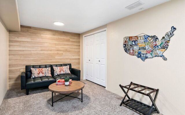 Scandinavian Chic – Hot Tub, Bikes and Lake Life!