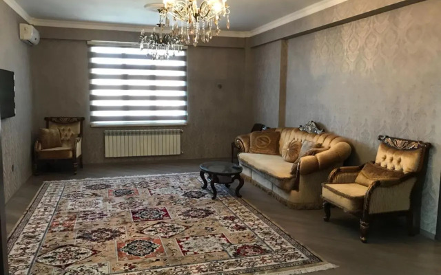 Metro 28 may 2 bedrooms sofa