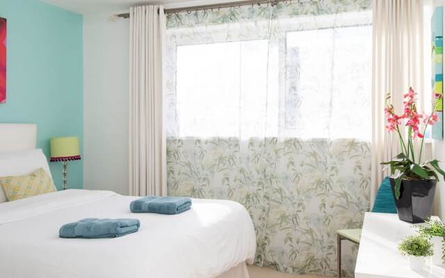 Sunny Modern Nr Beach Village w Parking