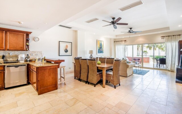 Classy Aquamarina Beachfront w Jacuzzi 6AB