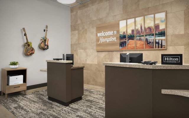 Hampton Inn & Suites Austin @ The University / Capitol