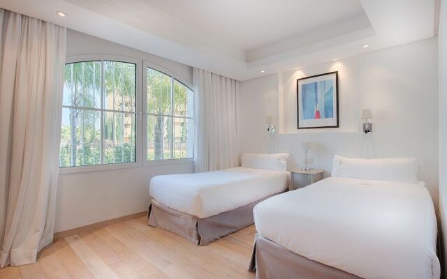 Las Dunas Suites & Apartments