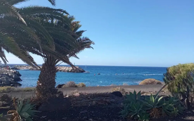 Front Line Seafront Apartment With all day Sun!