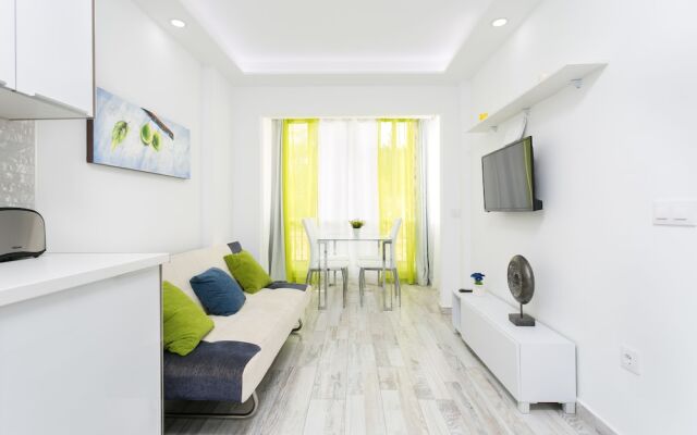 103. Apartment with Enchanting Pool View