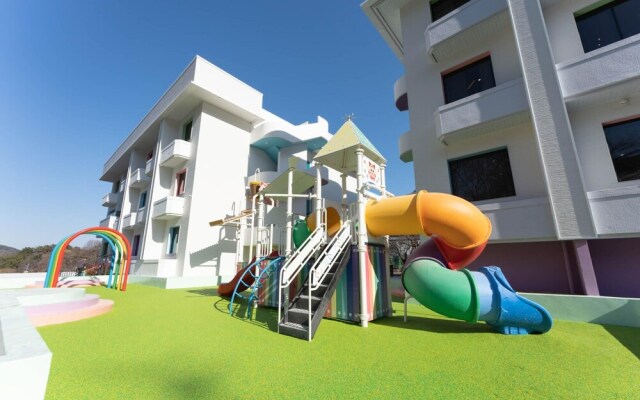 Gimhae Den Bastar Theme Kids Hotel