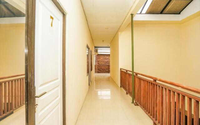 OYO 494 Nadia Homestay Syariah Near RSU Premier Surabaya Kota Surabaya