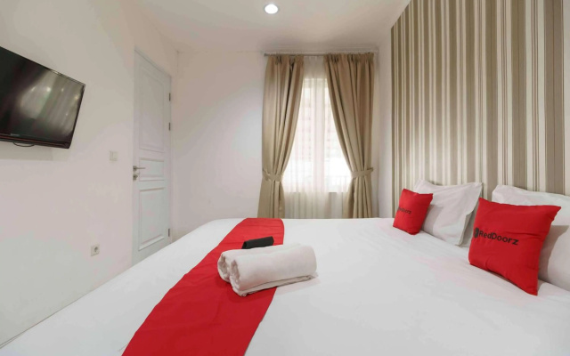 RedDoorz Plus near Exit Toll Puncak 2 – Guest Rooms – Ciawi