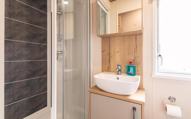 Squirrel Lodge with Hot Tub