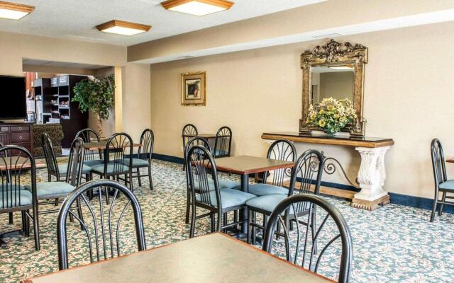 Comfort Suites Auburn near I-69