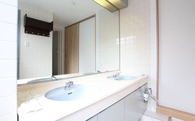 Shimanouchi Luxury Apartment