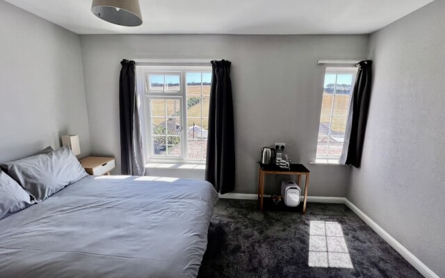 Sea View Hotel - Sandpebbles