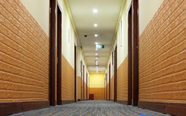 100 Inn Liangpin Hotel (Shanghai Deping Road Subway Station)