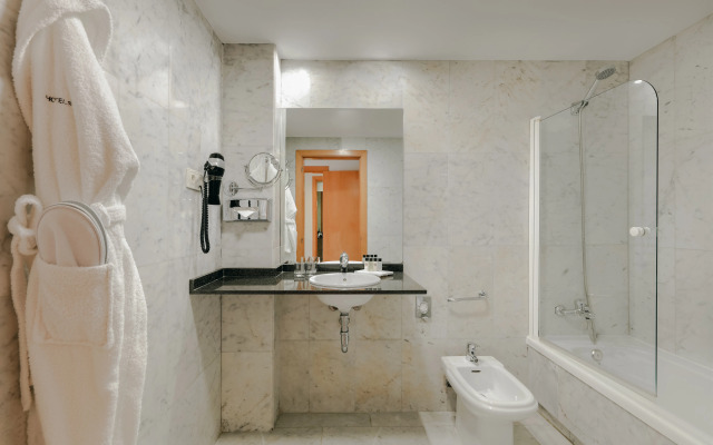 Catalonia Barcelona Beach Hotel 