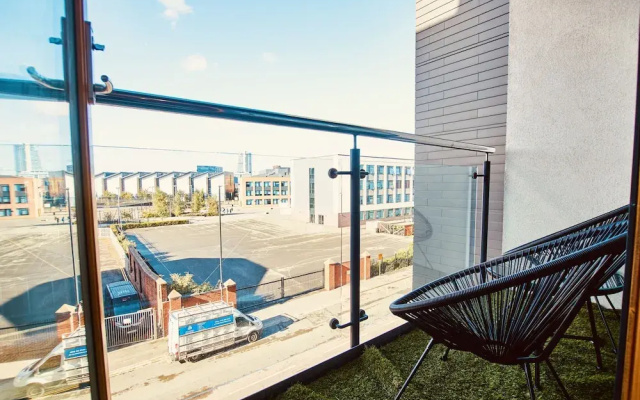 Deluxe City Centre Apt Balcony View & Free Parking