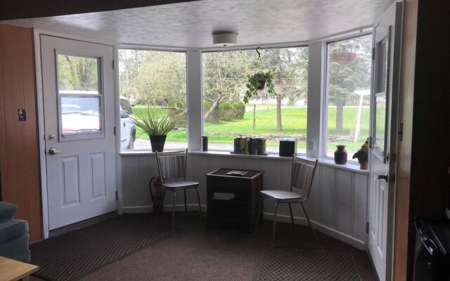 Nightshade Inn & Gardens