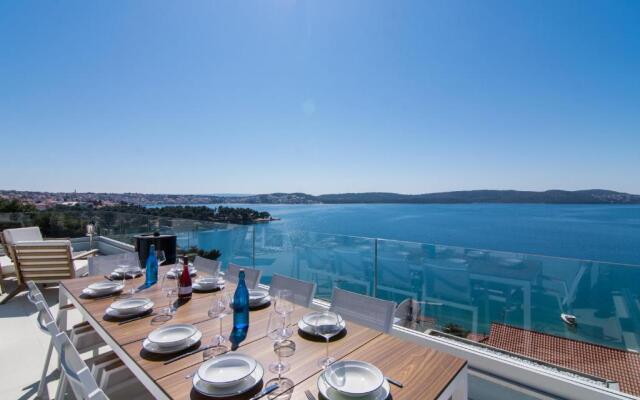 Seafront Luxury Apartments Fun