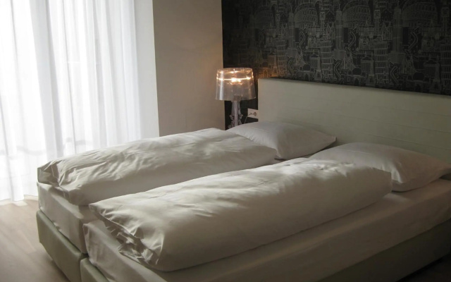 City Hotel