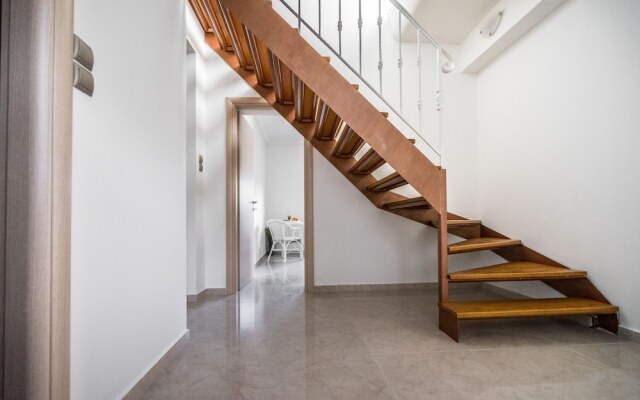 Swan Villa Lygaria