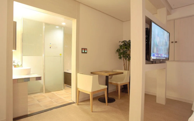 Art 1 Hotel