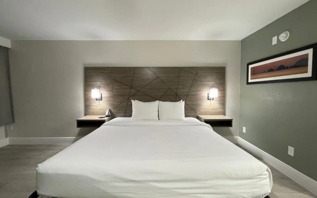 Quality Inn & Suites Airport/Cruise Port Hollywood
