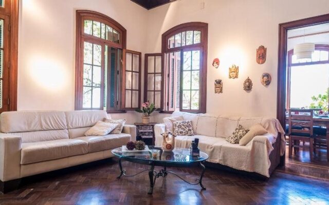 Casa Vermelha Hostel