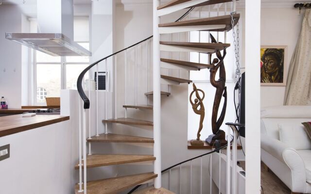 Quirky 2BR Mews House in Popular Earls Court