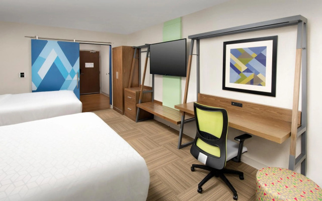 Holiday Inn Express & Suites North Brunswick