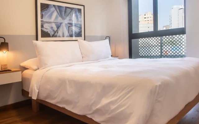w Spotless 2BR With Balcony in Miraflores