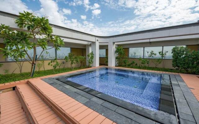 Luxury Apartment Steps Away From Everything!