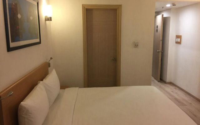 Red Fox by Lemon Tree Hotels, Sector 60, Gurugram