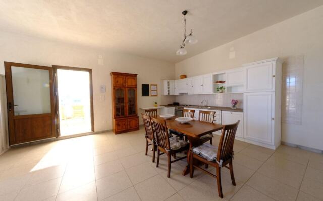 Tenuta con due Abitazioni Indipendenti e Piscina