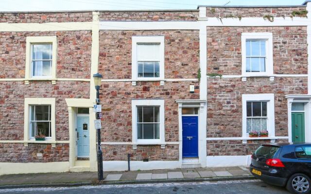 Elegant 2BD House in Colourful Cliftonwood