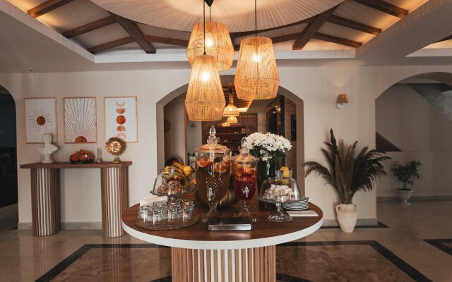 Adella Side Hotel