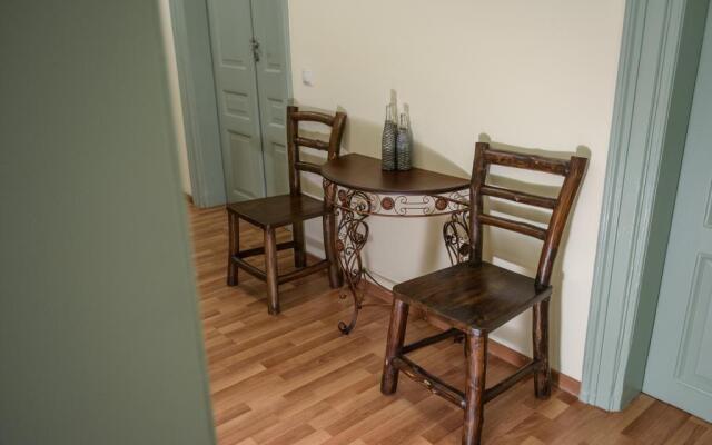 Athinas Street Inn