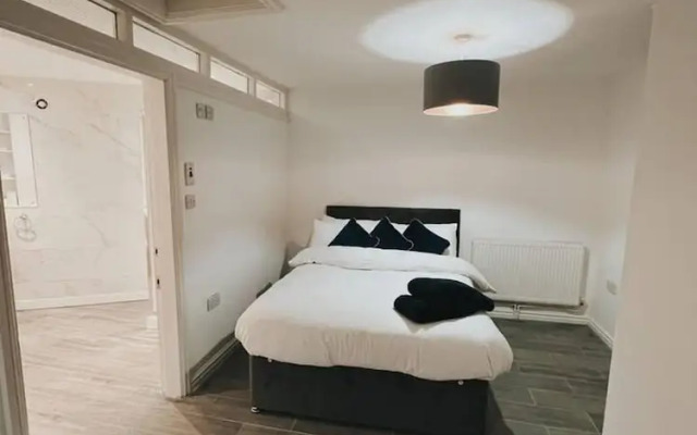 Stunning 3-bed House in Oldbury