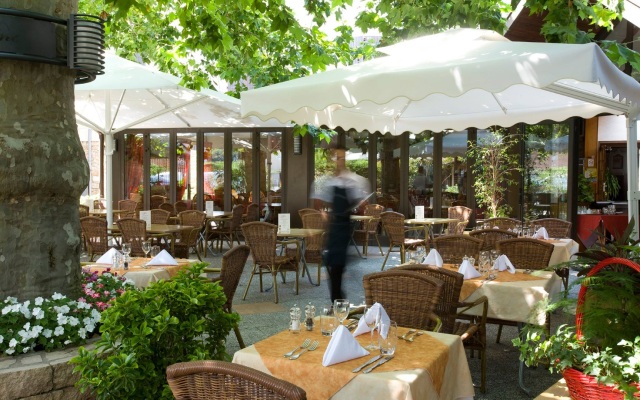 Logis Hôtel Tante Yvonne & son Restaurant semi-gastronomique Lyon Nord