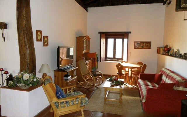 Villa Bonaccorso Casale-splendida Villa Immersa Nella Natura ai Piedi Dell Etna