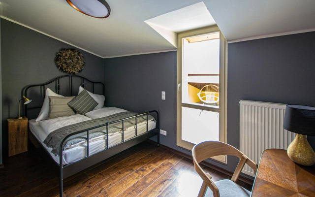 Quite Loft with Balcony and 3 Air Conditioners