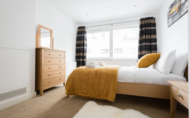 Platinum Apartments Next to Victoria Station 9981