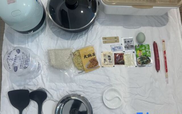 Gaozhou Yayuan Theme Apartment (Xiantai Avenue)