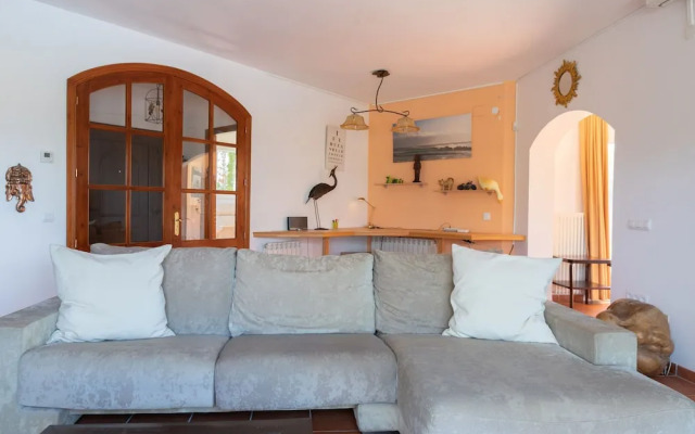 Delux Villa in Vilacolum With Swimming Pool