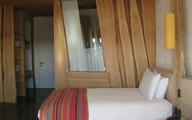 Remota Hotel