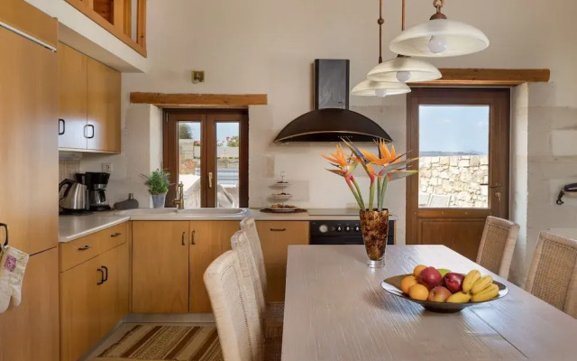 Cozy Holiday Home With Pool and Whirlpool in Maheri