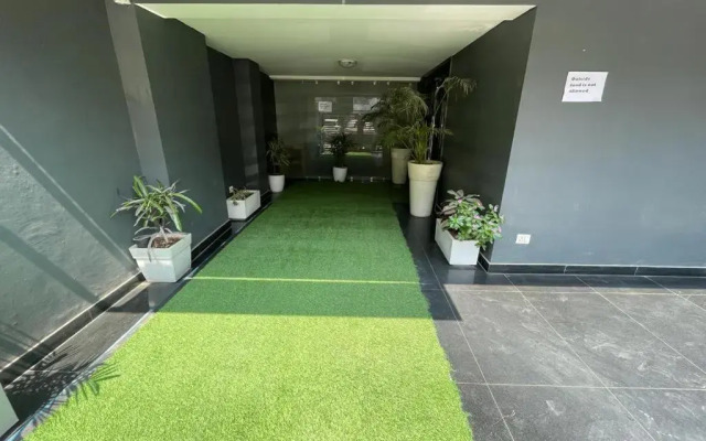 Saltstayz Express - Golf Course Road & DLF Phase-1