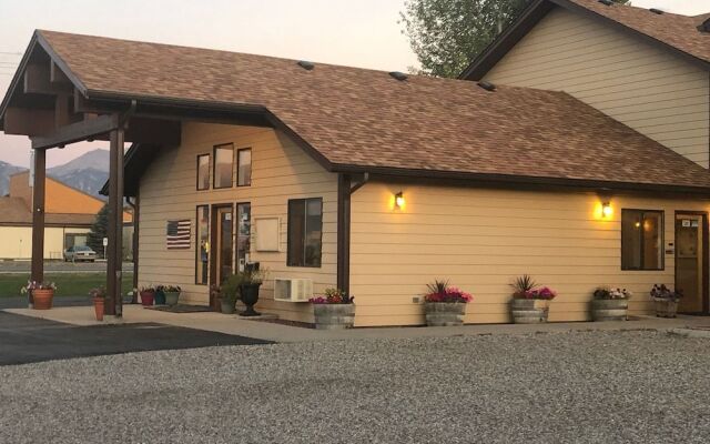 Fan Mountain Inn
