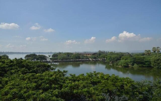 Mandalay Kandawgyi Inn