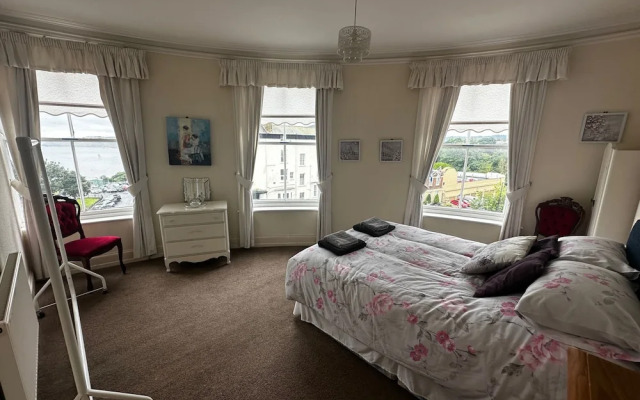 4-beds, Sleeps 8, Sea View & Pet Friendly