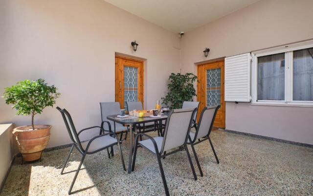 2 bedroom Villa with swimming pool BBQ