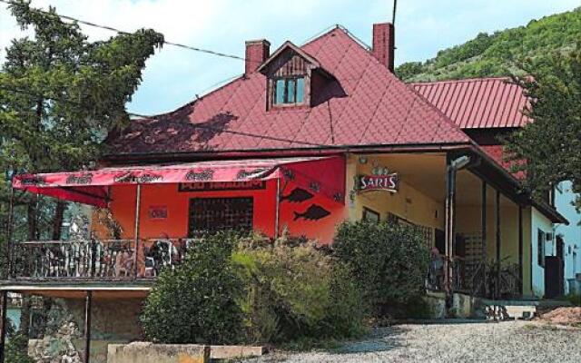 Penzion A Restauracia Pod Hradom